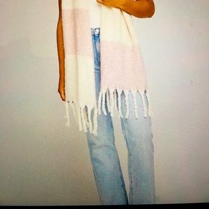 NWT Cozy Gentle Fawn “Huntington” scarf
